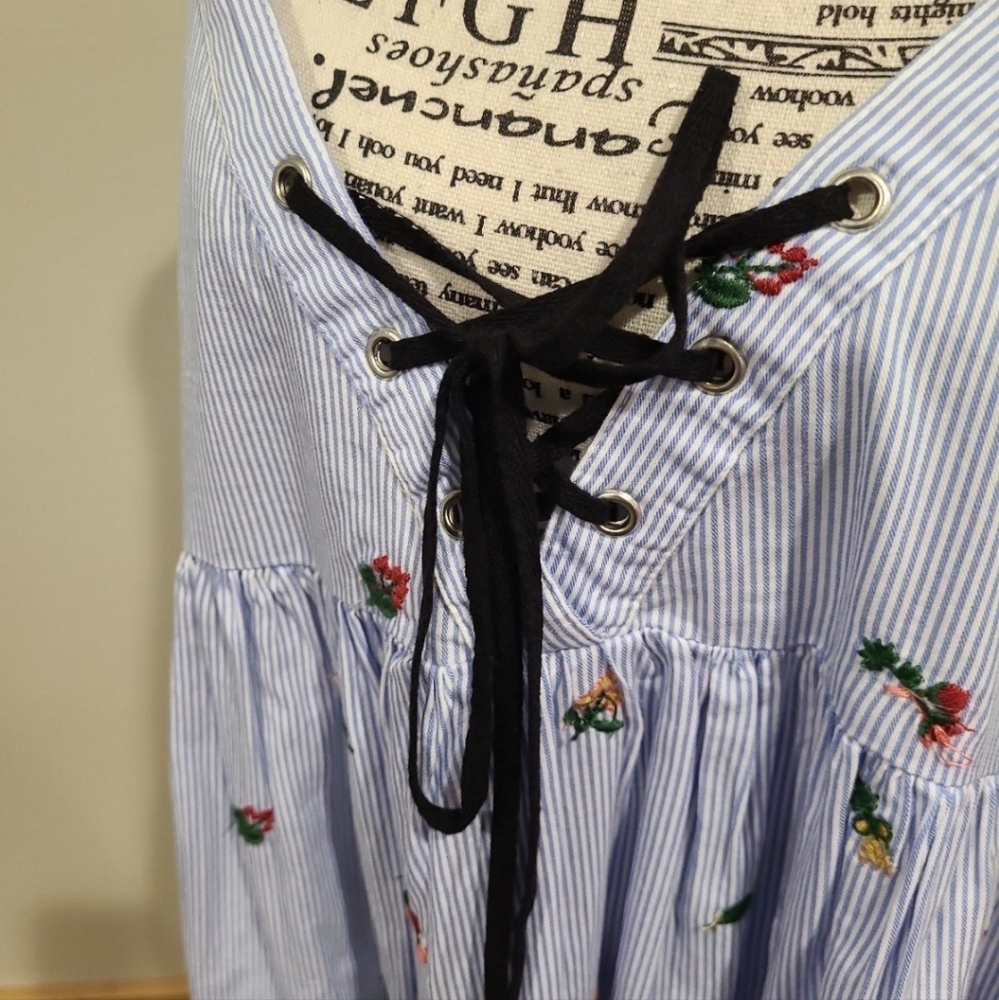 Zara Striped embroidered floral Mini Dress with lace front size Small - Picture 4 of 11